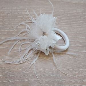 Elegant White Feather Hair Accessory
